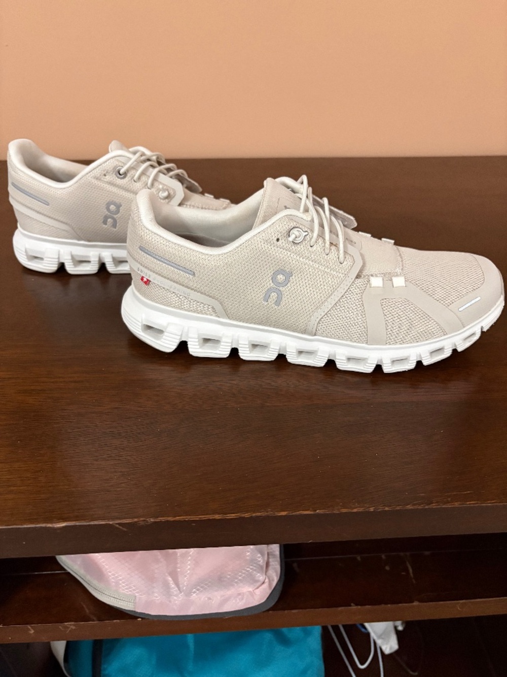 On Cloud Women’s Shoe 7.5 Medium,  Ivory-Beige